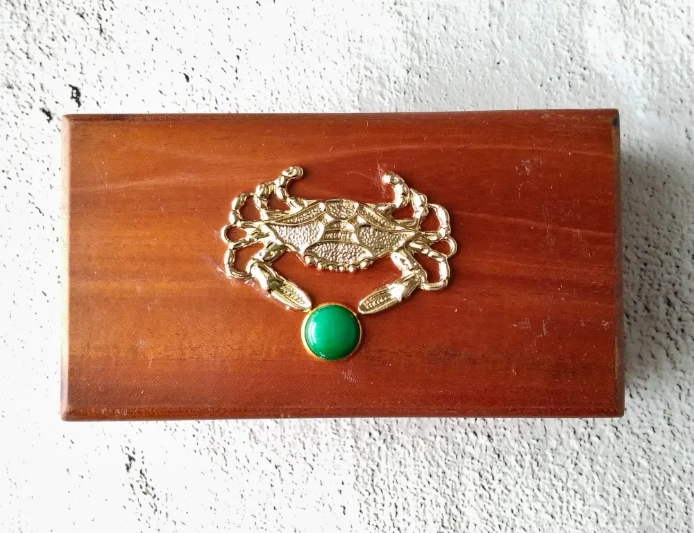 Crab Green Jade  Mahogany Box