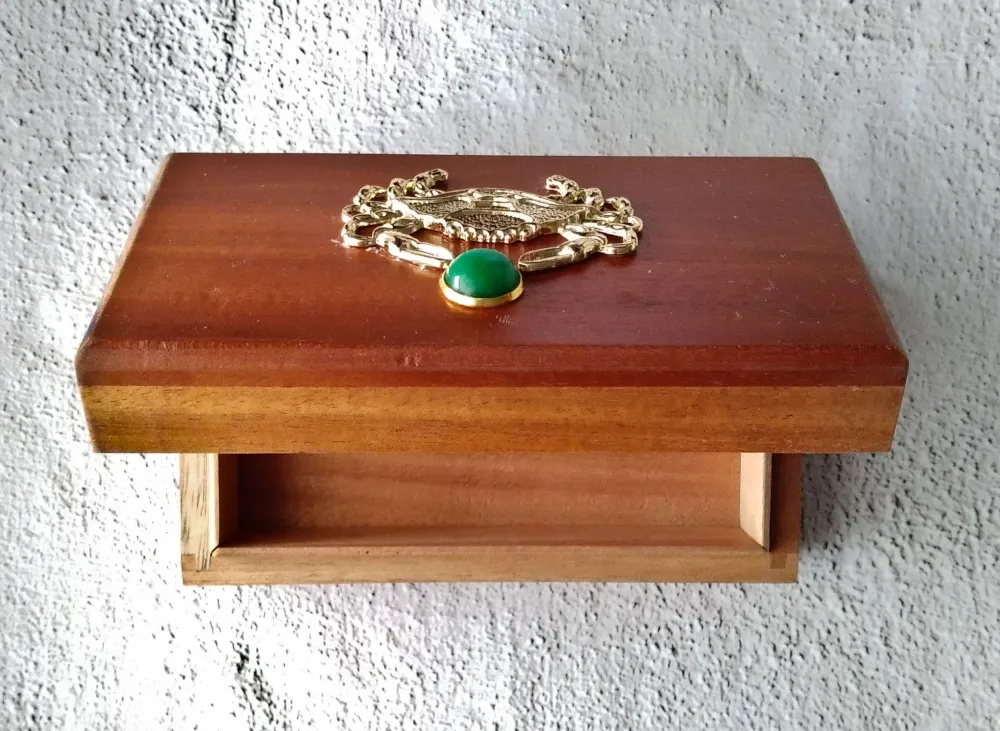 Crab Green Jade  Mahogany Box