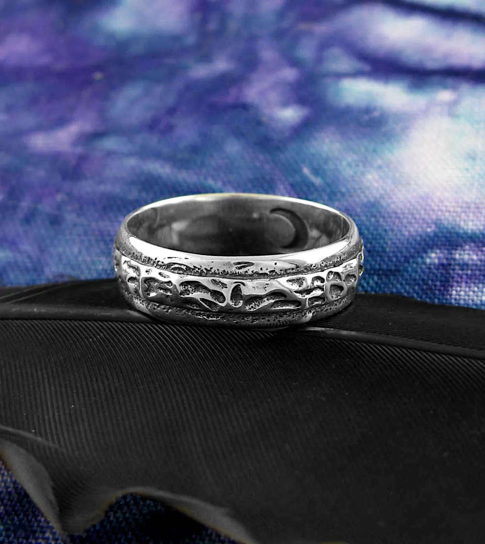 Crescent Moon Band Ring With Textured Pattern