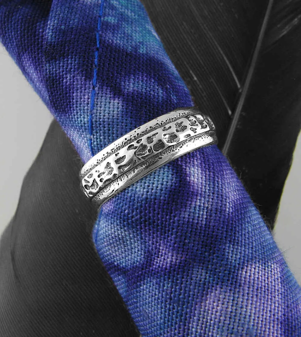 Crescent Moon Band Ring With Textured Pattern