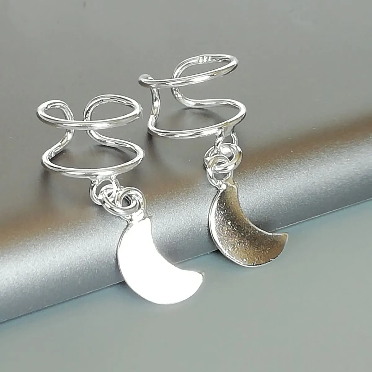 Crescent moon cuff | Silver charm cuff | No piercing ear cuff | Bohemian Cuff | Moon phase ear cuff  | Unisex jewelry | Minimalistic | E871