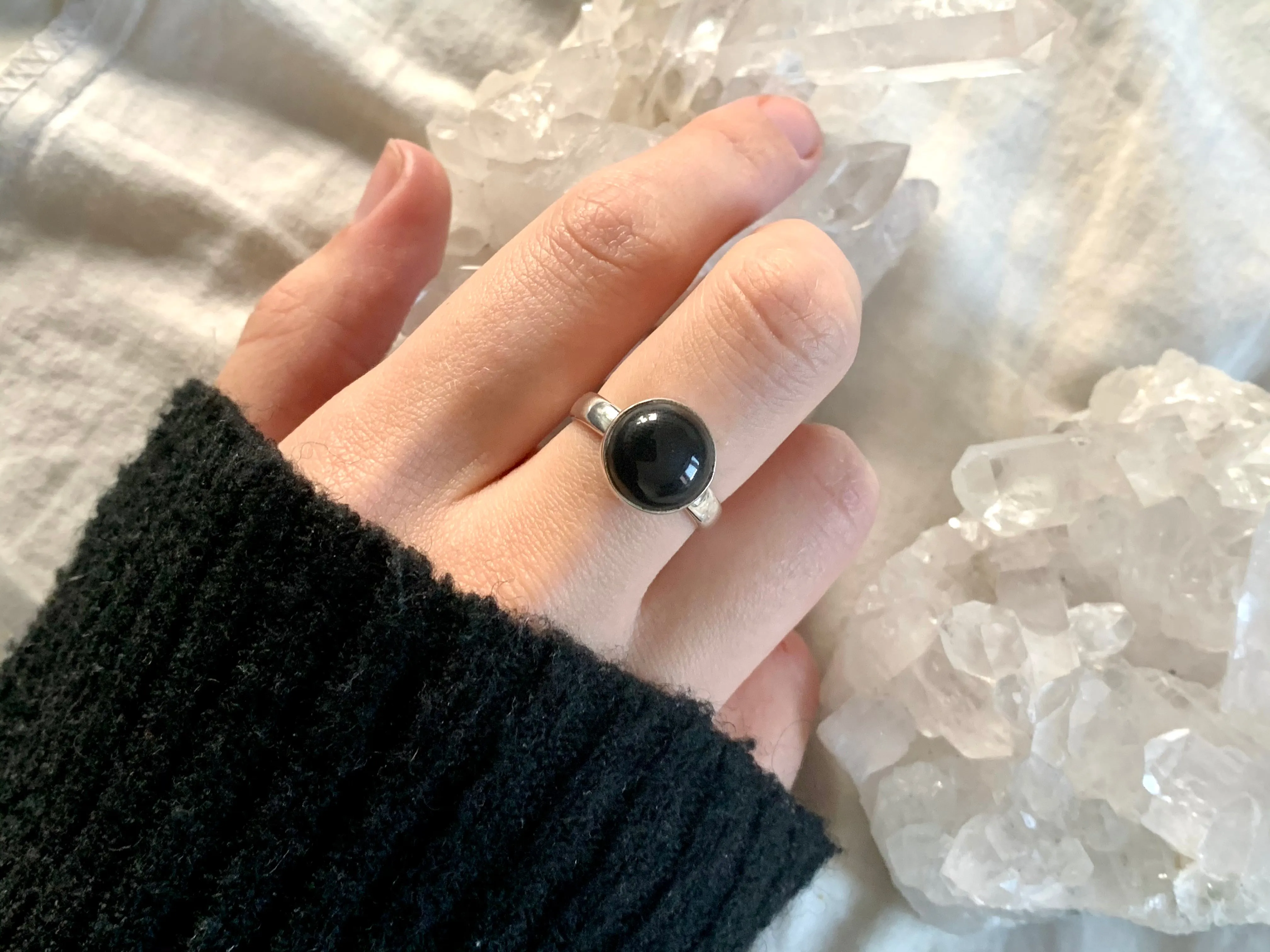 Onyx Akoni Ring - Small Round