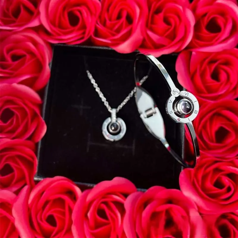 Timeless Necklace Set In Jewelry Box With Mini Roses