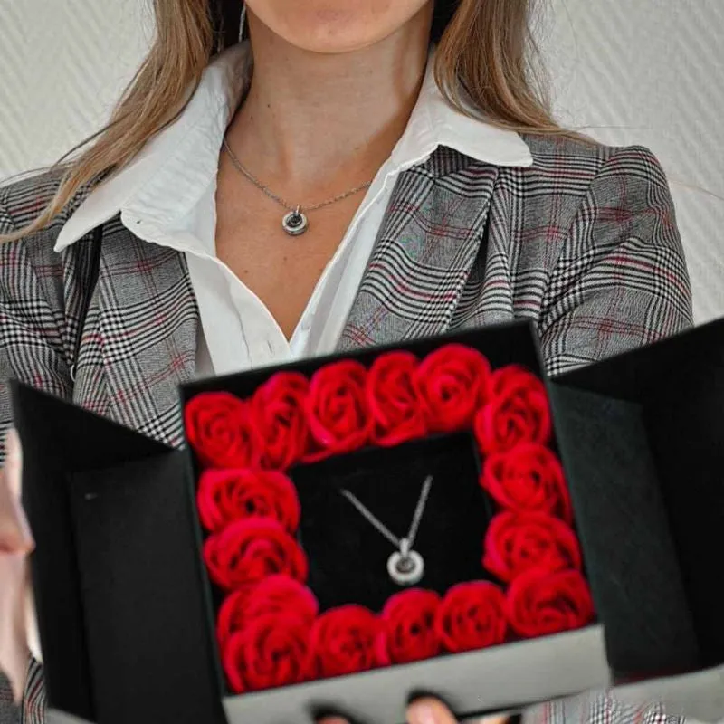 Timeless Necklace Set In Jewelry Box With Mini Roses