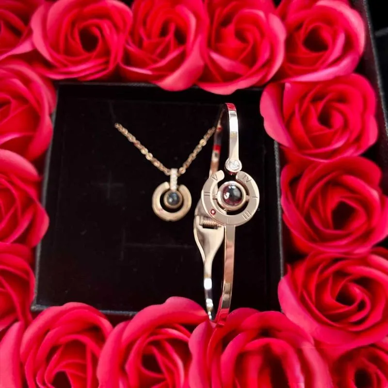 Timeless Necklace Set In Jewelry Box With Mini Roses